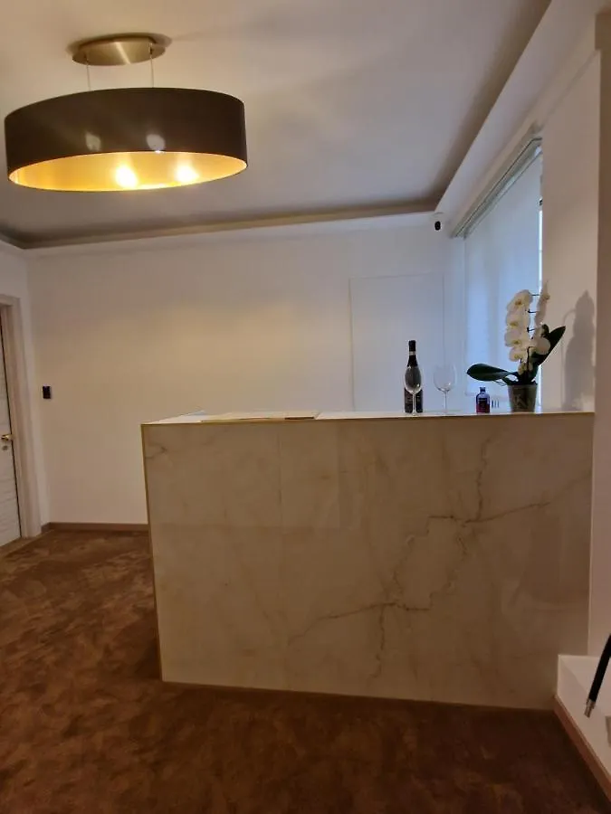 Cuma Suites Roma 0*,